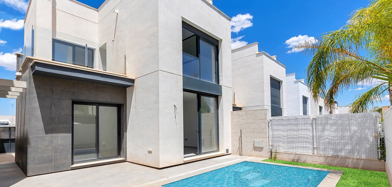 Chalet de 3 habitaciones en Orihuela Costa en venta con piscina - 319.000 € (Ref: 9603057)