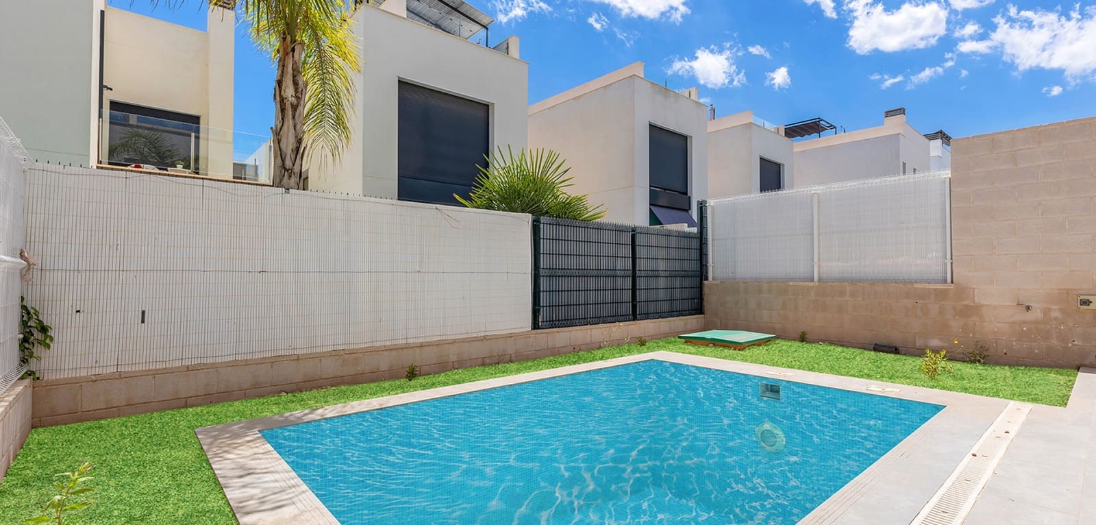 Chalet de 3 habitaciones en Orihuela Costa en venta con piscina - 319.000 € (Ref: 9603057)