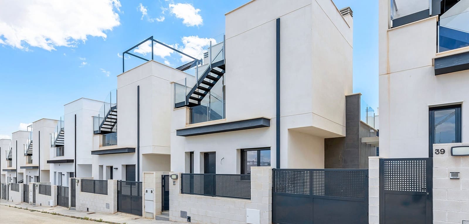 Chalet de 3 habitaciones en Orihuela Costa en venta con piscina - 319.000 € (Ref: 9603057)