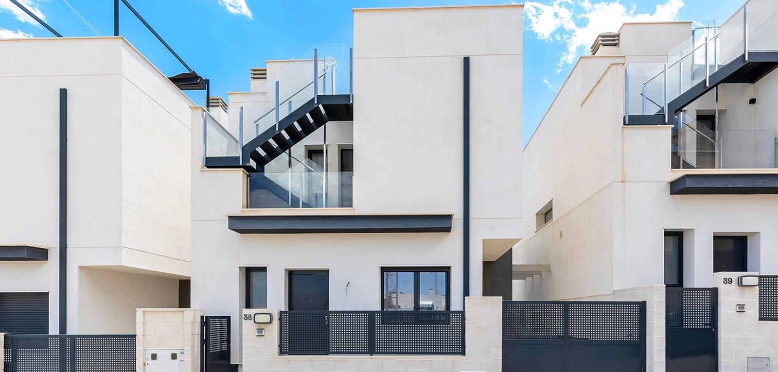 Chalet de 3 habitaciones en Orihuela Costa en venta con piscina - 319.000 € (Ref: 9603057)