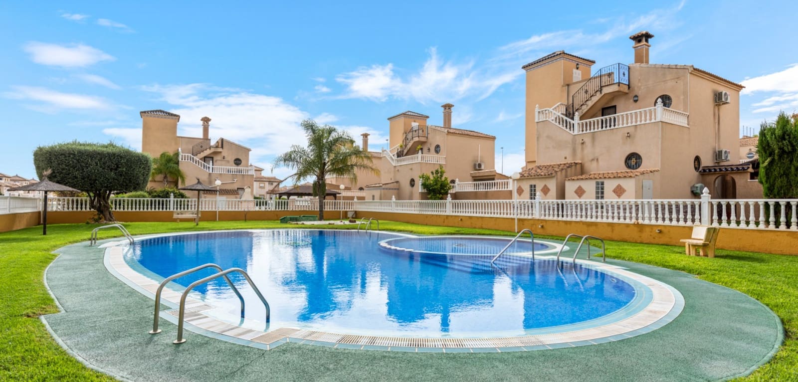 2 Zimmer Apartment zu verkaufen in Orihuela Costa mit Pool - 179.000 € (Ref: 9609972)