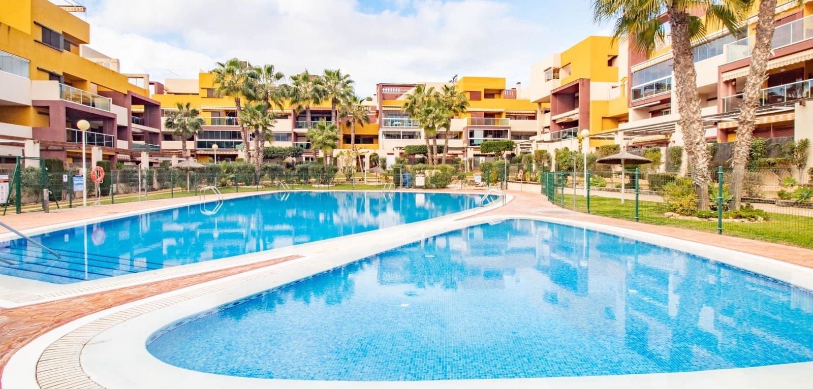 Apartamento de 2 habitaciones en Playa Flamenca en venta con piscina - 249.000 € (Ref: 9609975)
