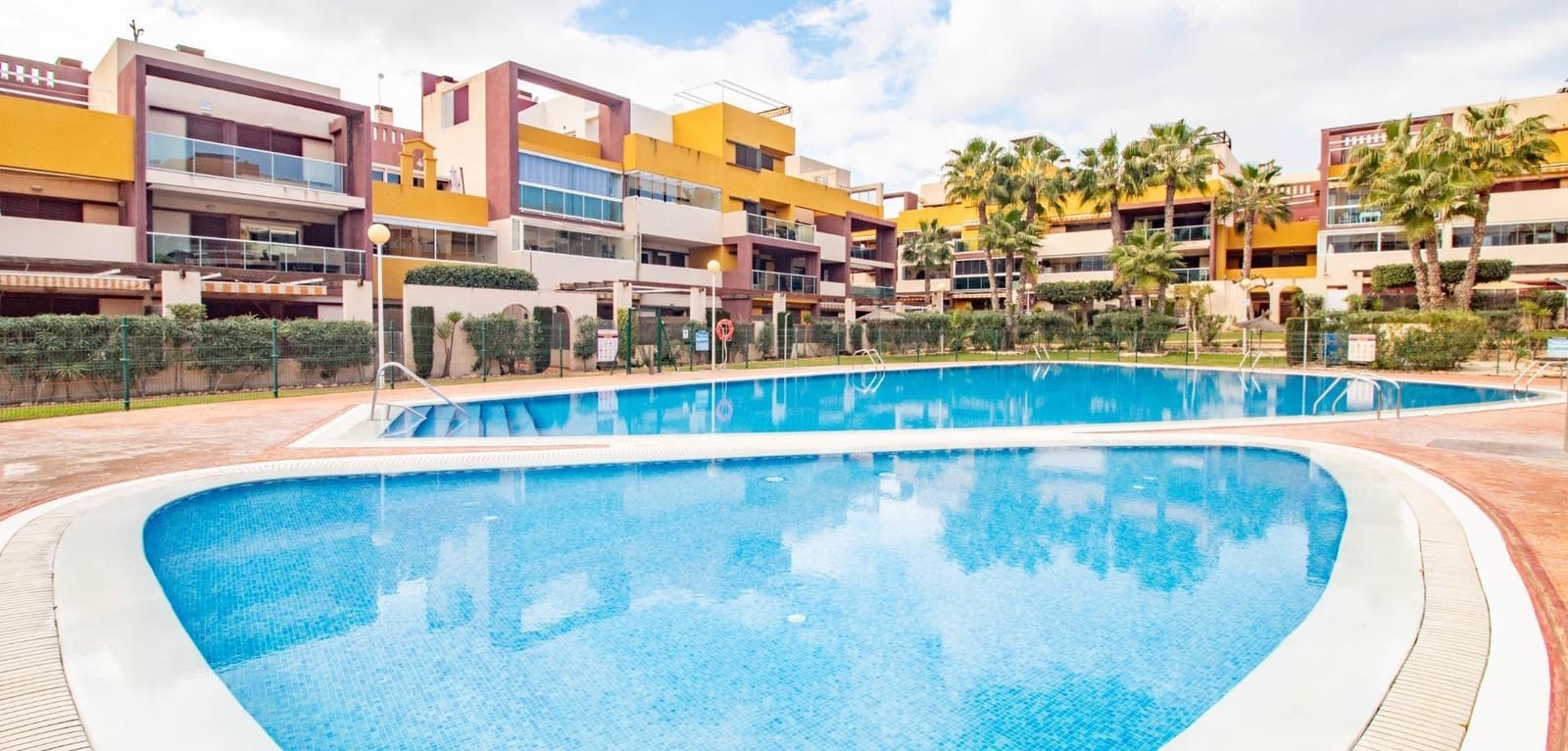 Apartamento de 2 habitaciones en Playa Flamenca en venta con piscina - 249.000 € (Ref: 9609975)