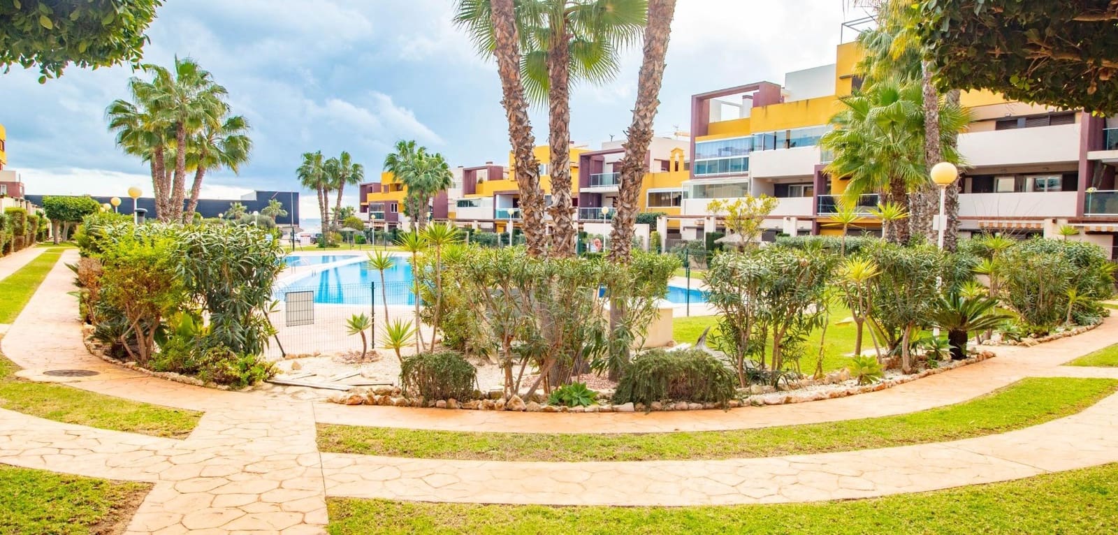 Apartamento de 2 habitaciones en Playa Flamenca en venta con piscina - 249.000 € (Ref: 9609975)