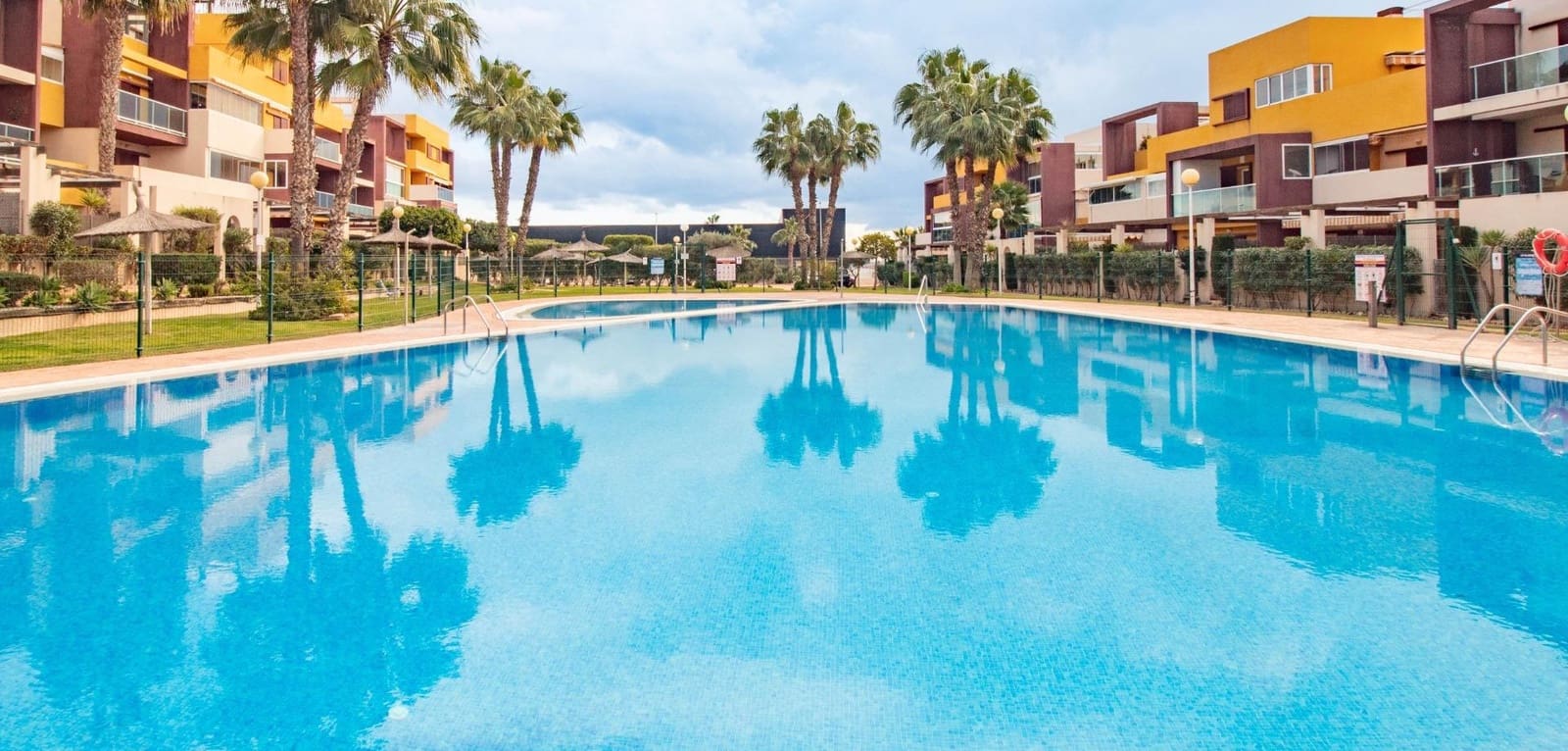 Apartamento de 2 habitaciones en Playa Flamenca en venta con piscina - 249.000 € (Ref: 9609975)