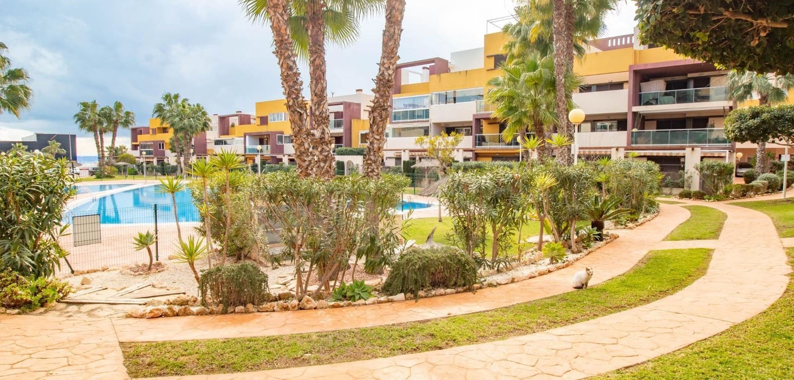 Apartamento de 2 habitaciones en Playa Flamenca en venta con piscina - 249.000 € (Ref: 9609975)