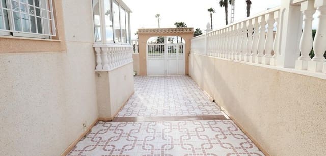 3 makuuhuone Omakotitalo myytävänä paikassa El Limonar, Torrevieja mukana uima-altaan - 205 000 € (Ref: 9611902)