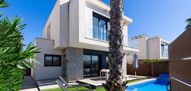 Chalet de 3 habitaciones en Vistabella, Orihuela en venta con piscina - 379.000 € (Ref: 9620718)