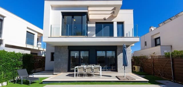 Chalet de 3 habitaciones en Vistabella, Orihuela en venta con piscina - 379.000 € (Ref: 9620718)