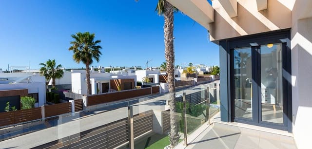 Chalet de 3 habitaciones en Vistabella, Orihuela en venta con piscina - 379.000 € (Ref: 9620718)