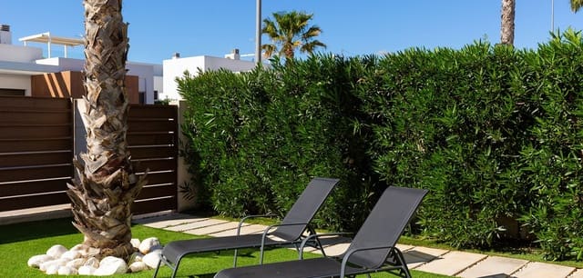 Chalet de 3 habitaciones en Vistabella, Orihuela en venta con piscina - 379.000 € (Ref: 9620718)