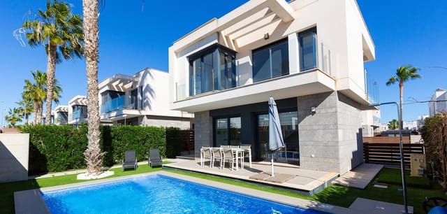 Chalet de 3 habitaciones en Vistabella, Orihuela en venta con piscina - 379.000 € (Ref: 9620718)