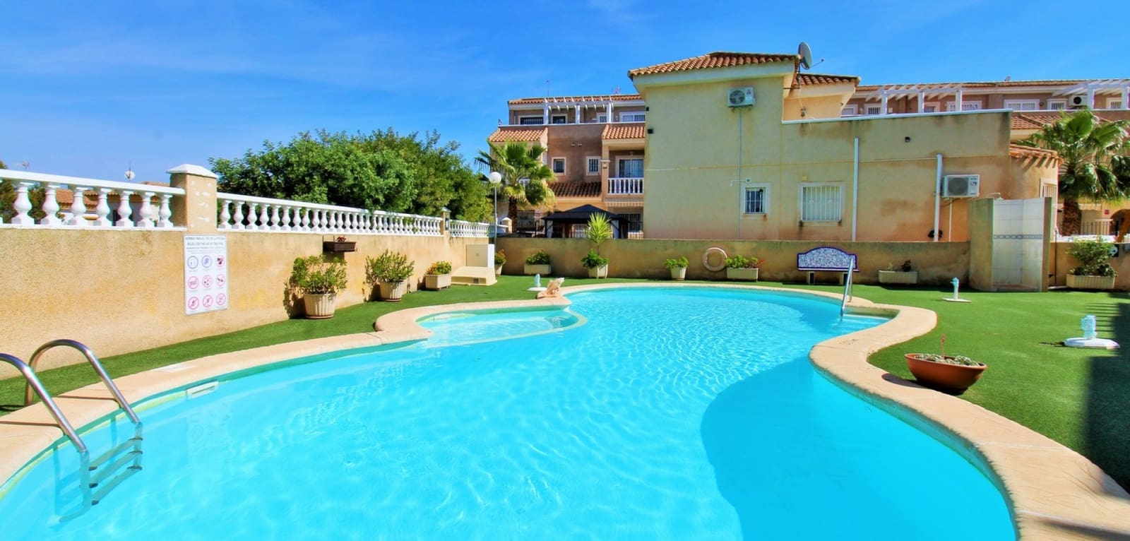 3 sypialnia Dom na sprzedaż w Playa Flamenca z basenem - 214 950 € (Ref: 9626108)