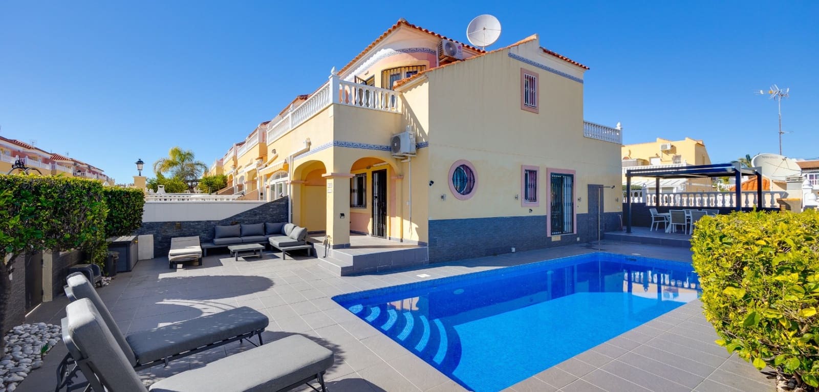 2 camera da letto Villa in vendita in Villamartin con piscina - 229.000 € (Rif: 9626111)