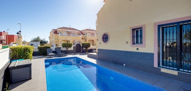 2 soveværelse Villa til salg i Villamartin, Orihuela med swimmingpool - € 229.000 (Ref: 9626111)