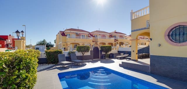 2 soveværelse Villa til salg i Villamartin, Orihuela med swimmingpool - € 229.000 (Ref: 9626111)