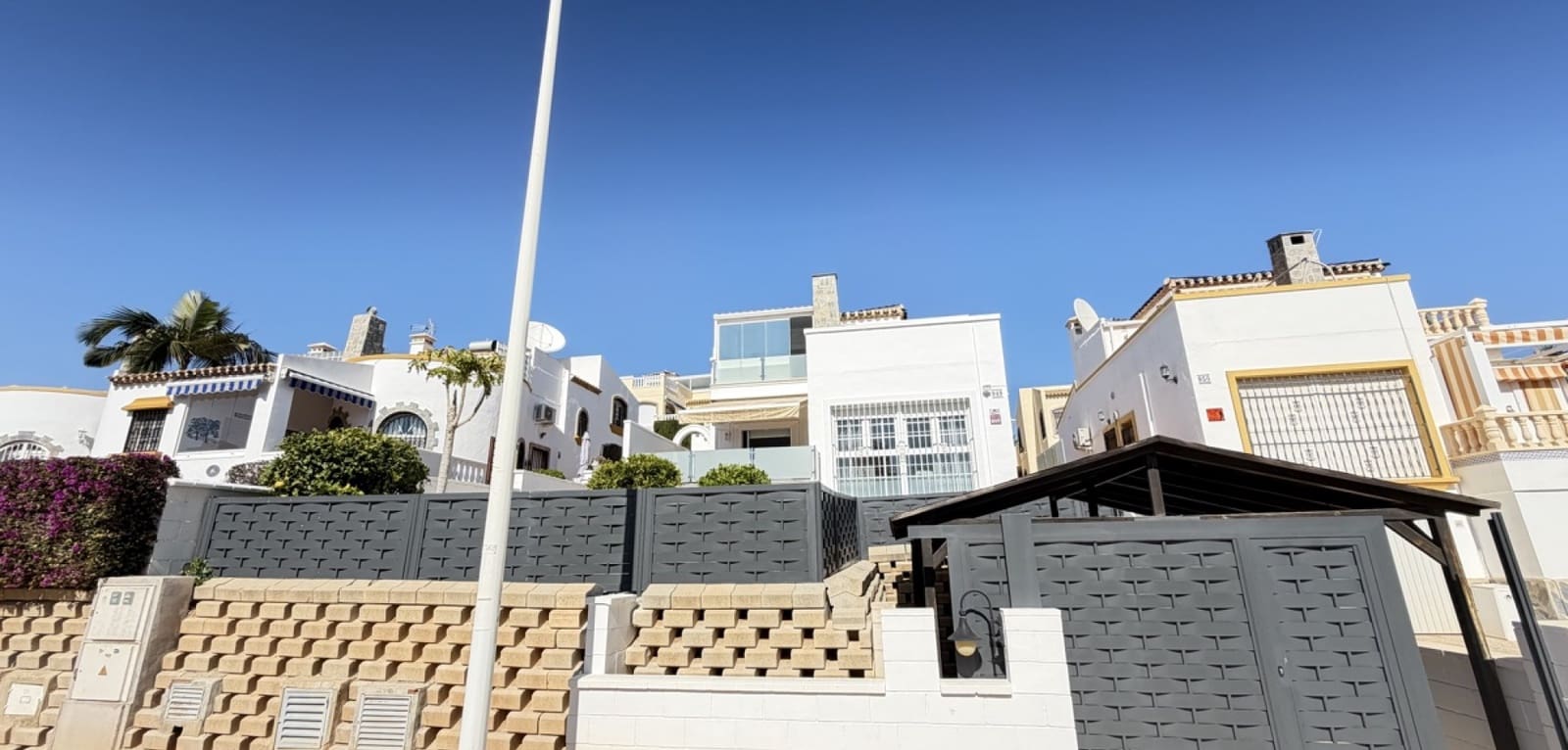 3 makuuhuone Huvila myytävänä paikassa Los Dolses mukana uima-altaan - 389 000 € (Ref: 9628000)