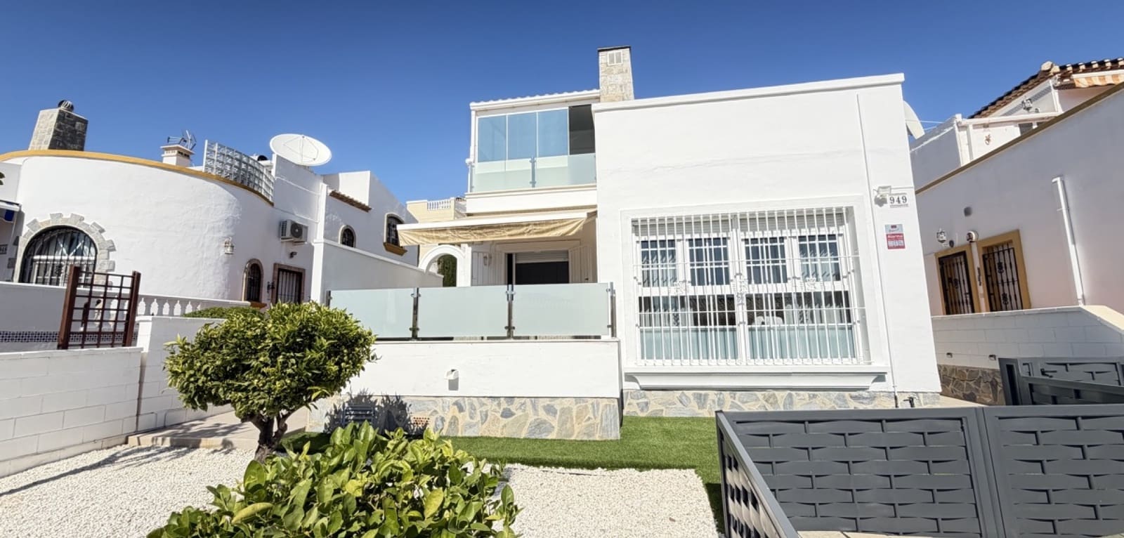 3 makuuhuone Huvila myytävänä paikassa Los Dolses mukana uima-altaan - 389 000 € (Ref: 9628000)