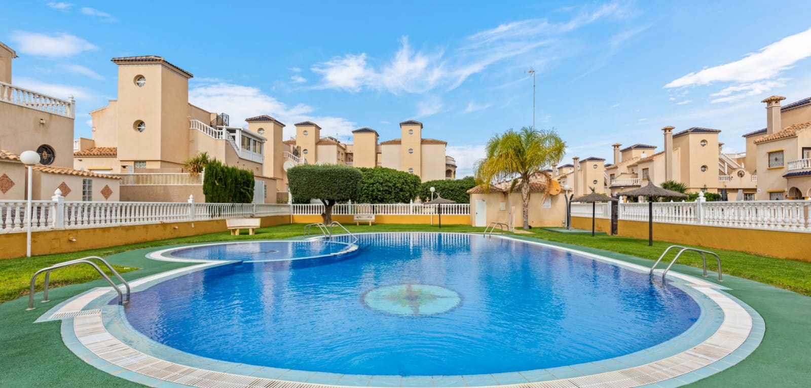 2 Zimmer Apartment zu verkaufen in Orihuela Costa mit Pool - 179.000 € (Ref: 9640597)