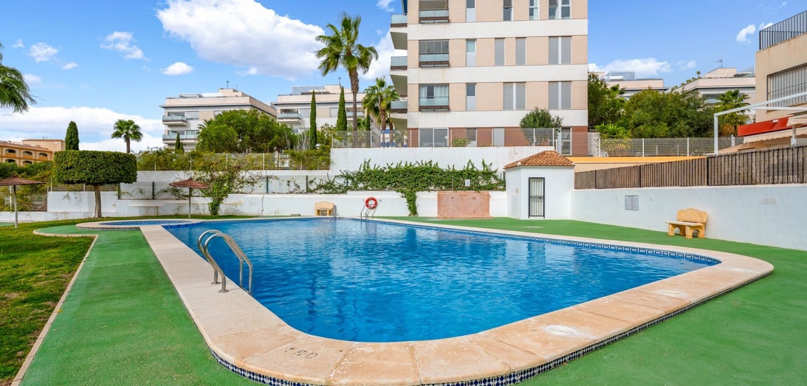 3 Zimmer Haus zu verkaufen in Villamartin mit Pool - 345.000 € (Ref: 9672163)