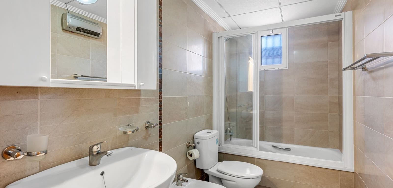 3 Zimmer Haus zu verkaufen in Villamartin mit Pool - 345.000 € (Ref: 9672163)