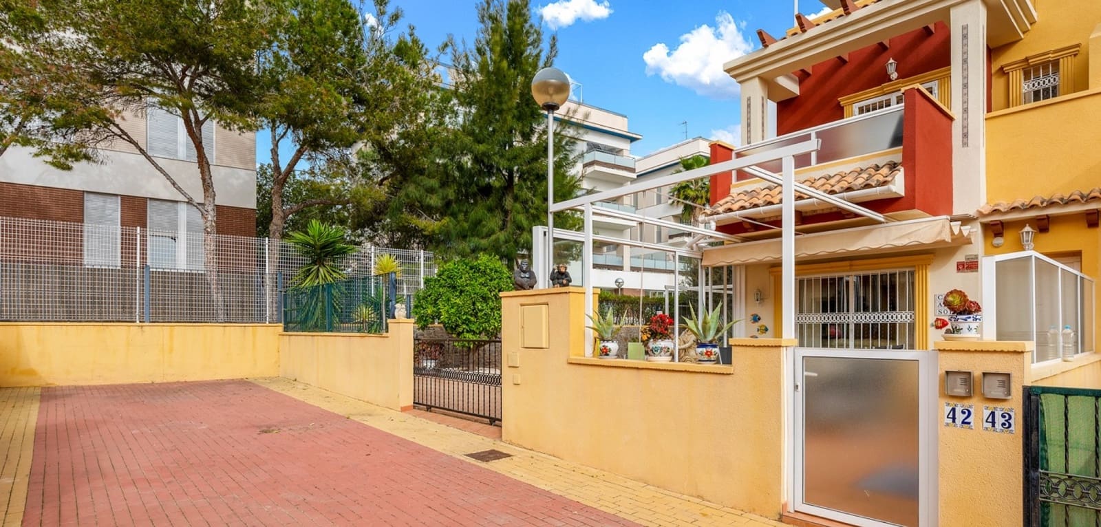 3 Zimmer Haus zu verkaufen in Villamartin mit Pool - 345.000 € (Ref: 9672163)