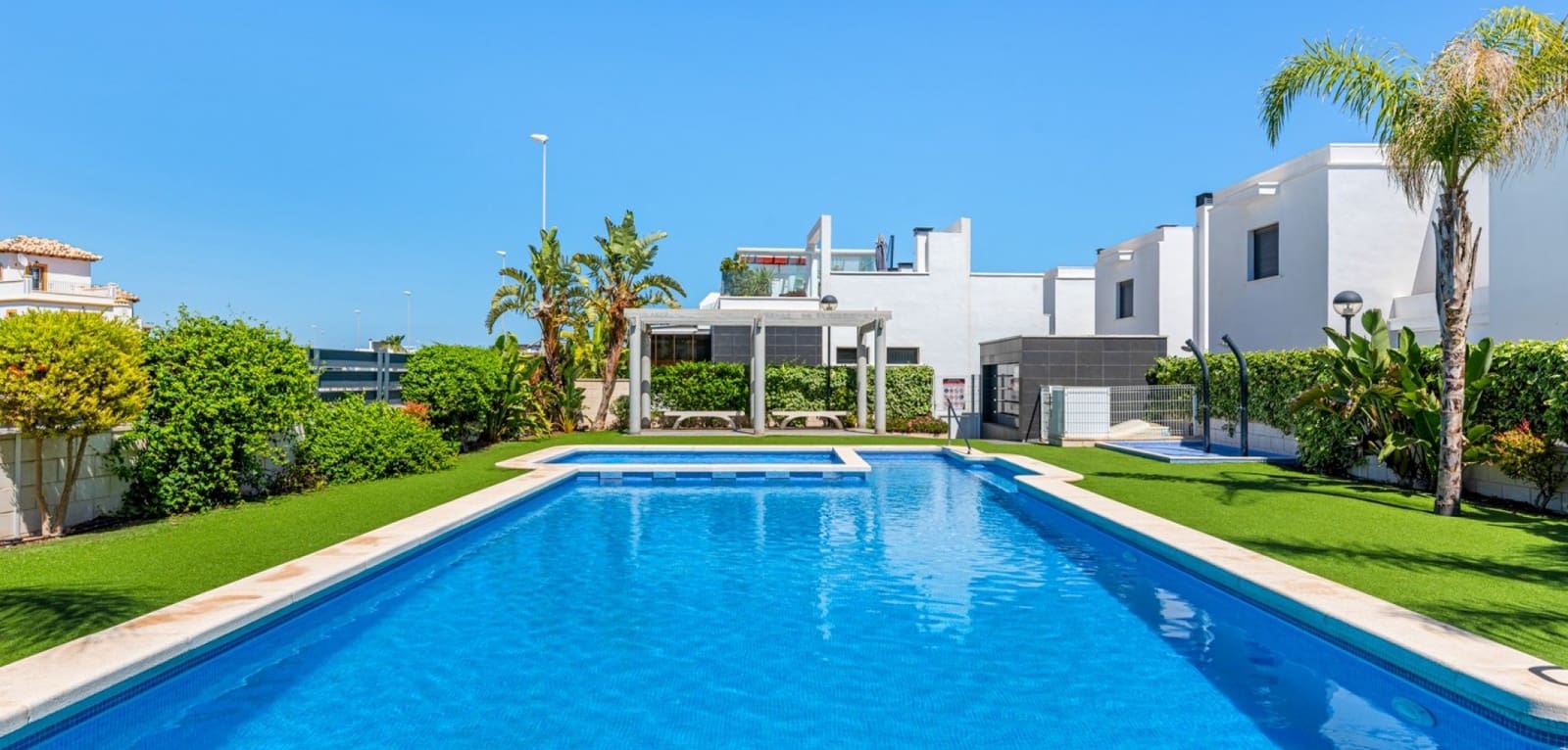 2 bedroom Apartment for sale in Villamartin with pool - € 234,900 (Ref: 9684048)