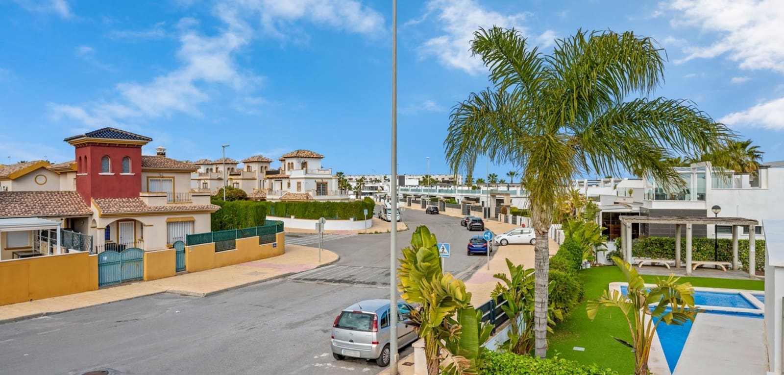 2 bedroom Apartment for sale in Villamartin with pool - € 234,900 (Ref: 9684048)