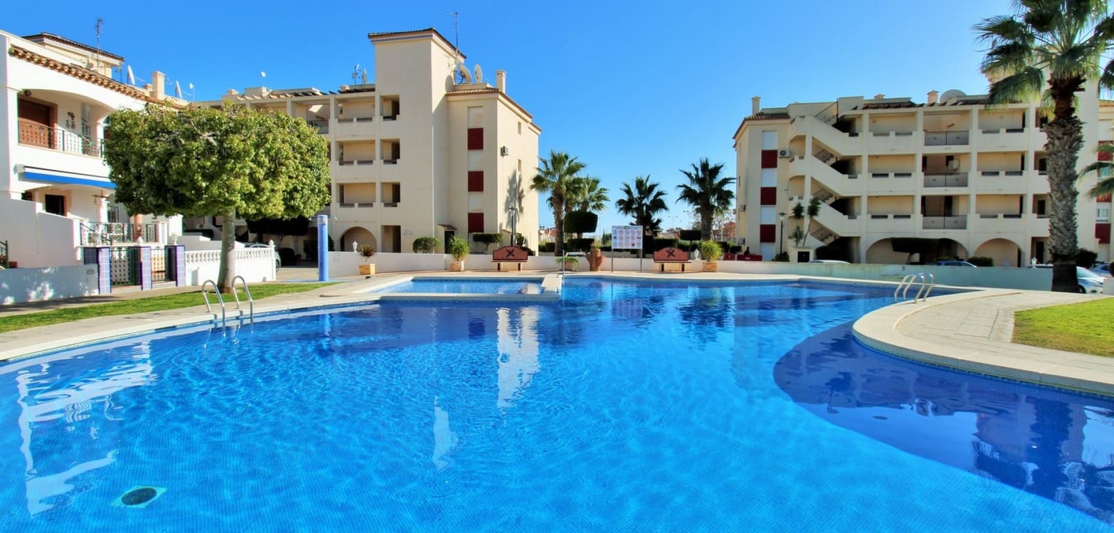 2 slaapkamer Appartement te koop in Playa Flamenca met zwembad - € 169.000 (Ref: 9684049)