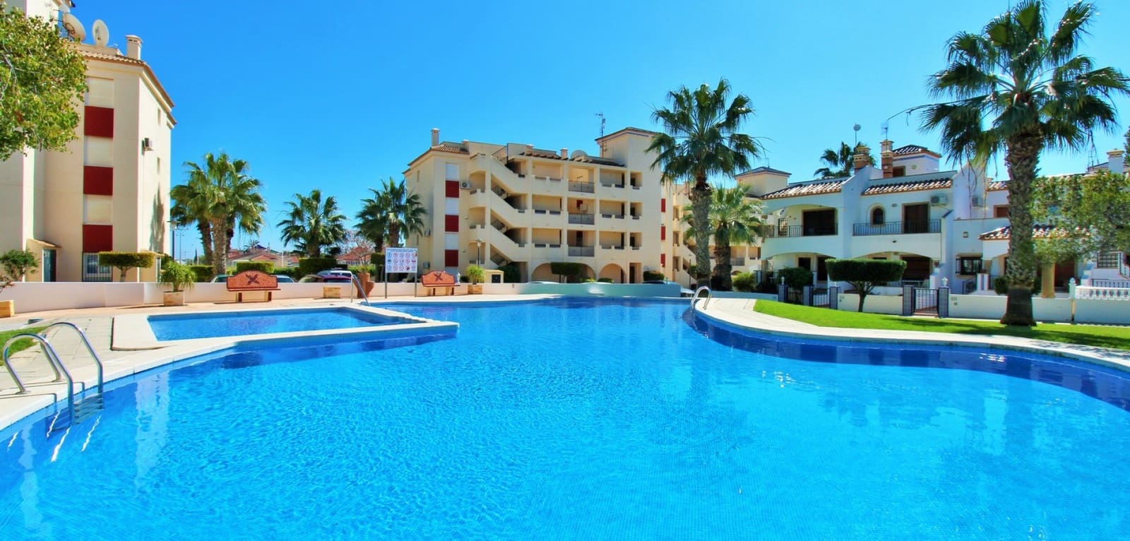 2 bedroom Apartment for sale in Playa Flamenca with pool - € 169,000 (Ref: 9684049)