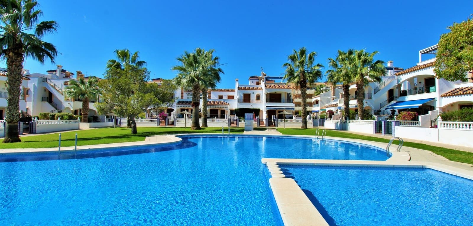 2 bedroom Apartment for sale in Playa Flamenca with pool - € 169,000 (Ref: 9684049)