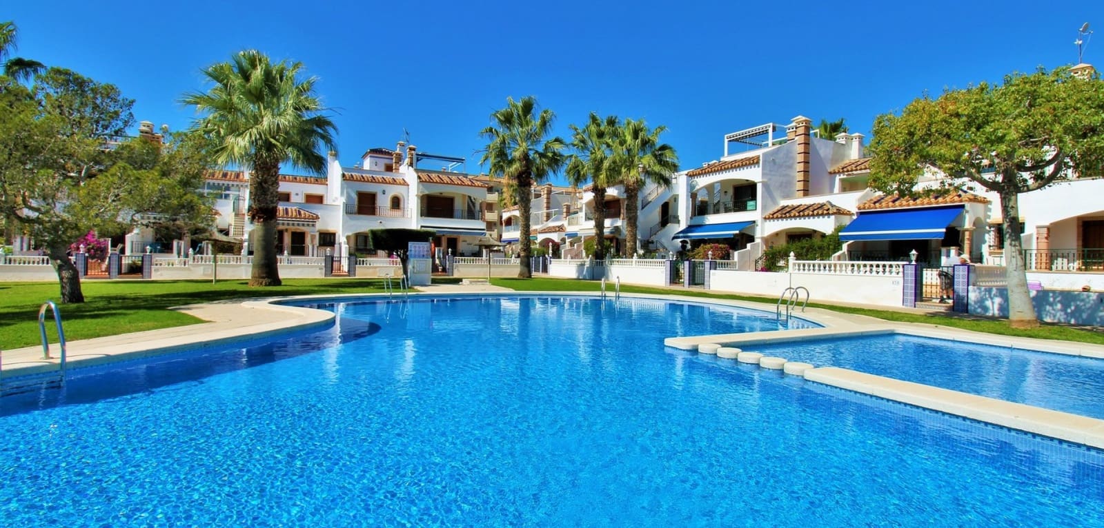 2 bedroom Apartment for sale in Playa Flamenca with pool - € 169,000 (Ref: 9684049)