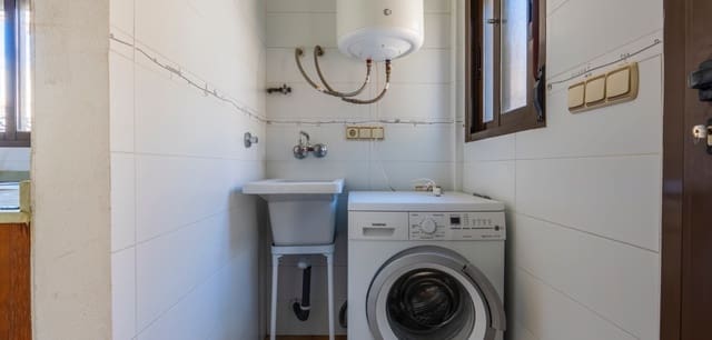 Chalet de 6 habitaciones en Villamartin, Orihuela en venta con piscina - 365.000 € (Ref: 9687363)