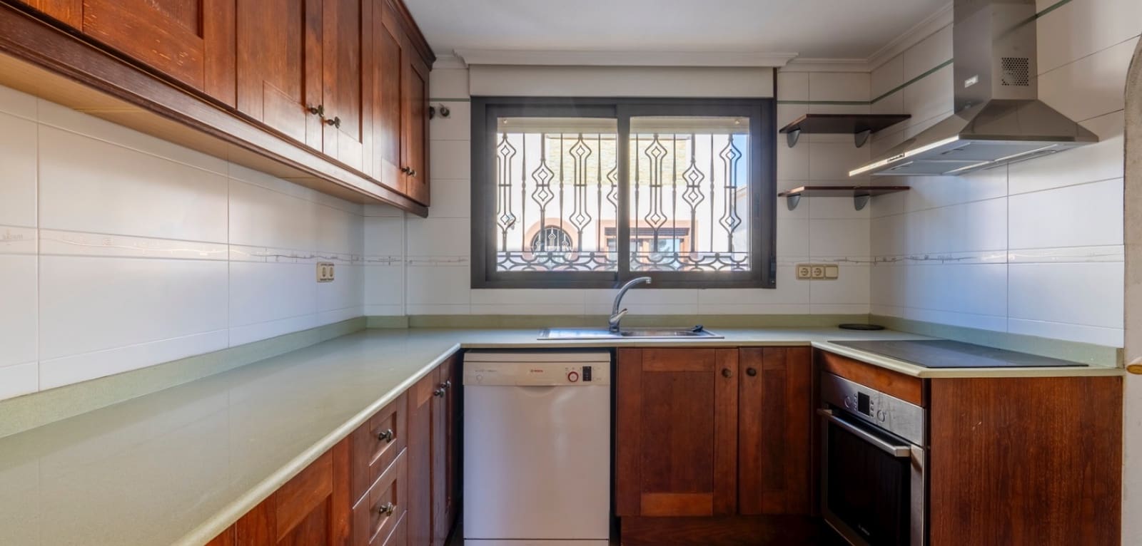 6 slaapkamer Villa te koop in Villamartin met zwembad - € 365.000 (Ref: 9687363)