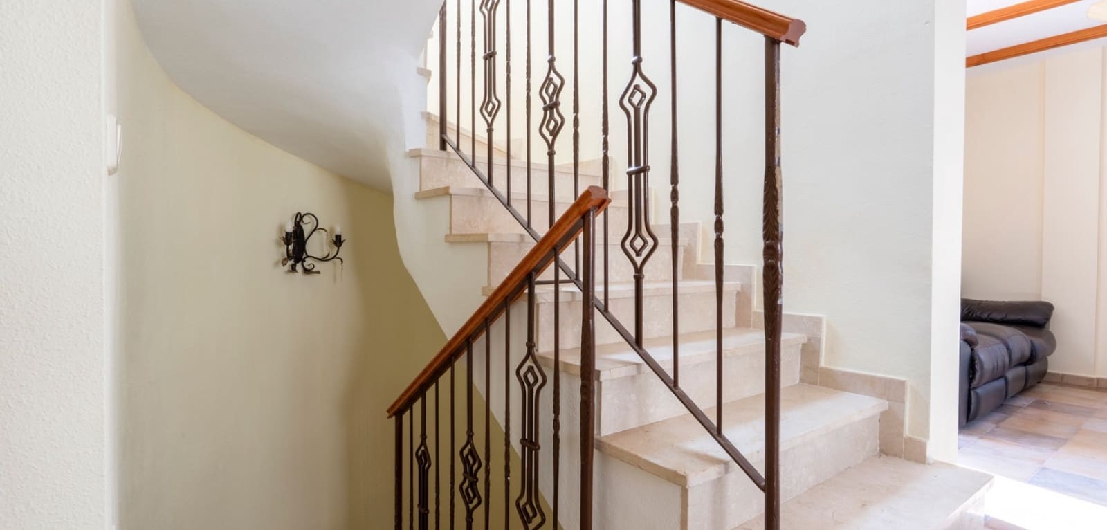 6 slaapkamer Villa te koop in Villamartin met zwembad - € 365.000 (Ref: 9687363)