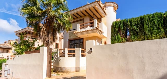 Chalet de 6 habitaciones en Villamartin, Orihuela en venta con piscina - 365.000 € (Ref: 9687363)