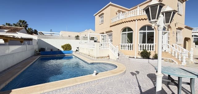 3 makuuhuone Huvila myytävänä paikassa Villamartin, Orihuela mukana uima-altaan - 399 000 € (Ref: 9691334)