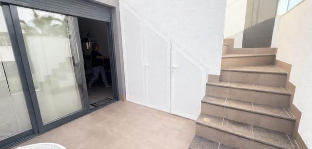 2 slaapkamer Appartement te koop in Punta Prima, Torrevieja met zwembad - € 269.900 (Ref: 9691336)