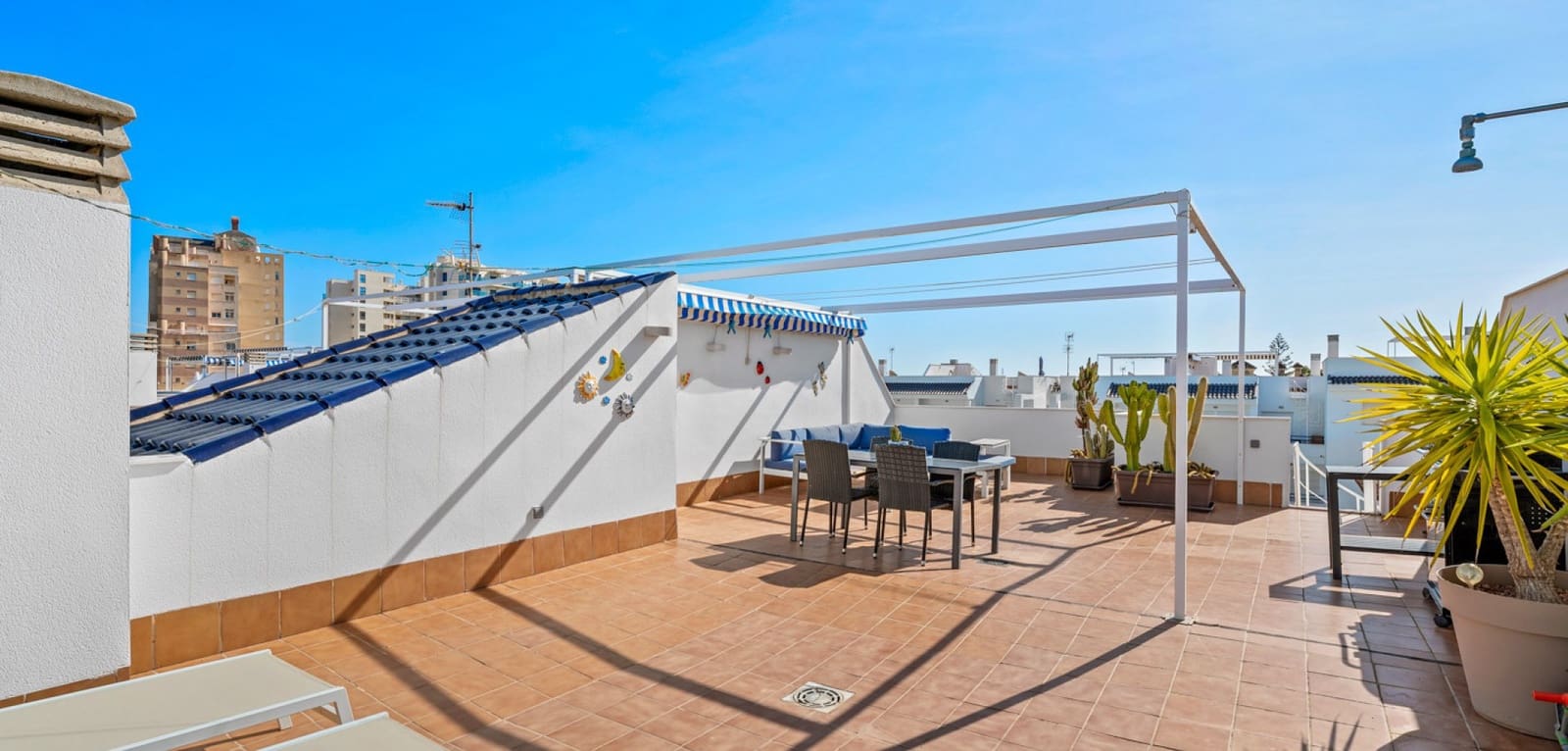 2 slaapkamer Appartement te koop in La Veleta met zwembad - € 249.000 (Ref: 9713264)