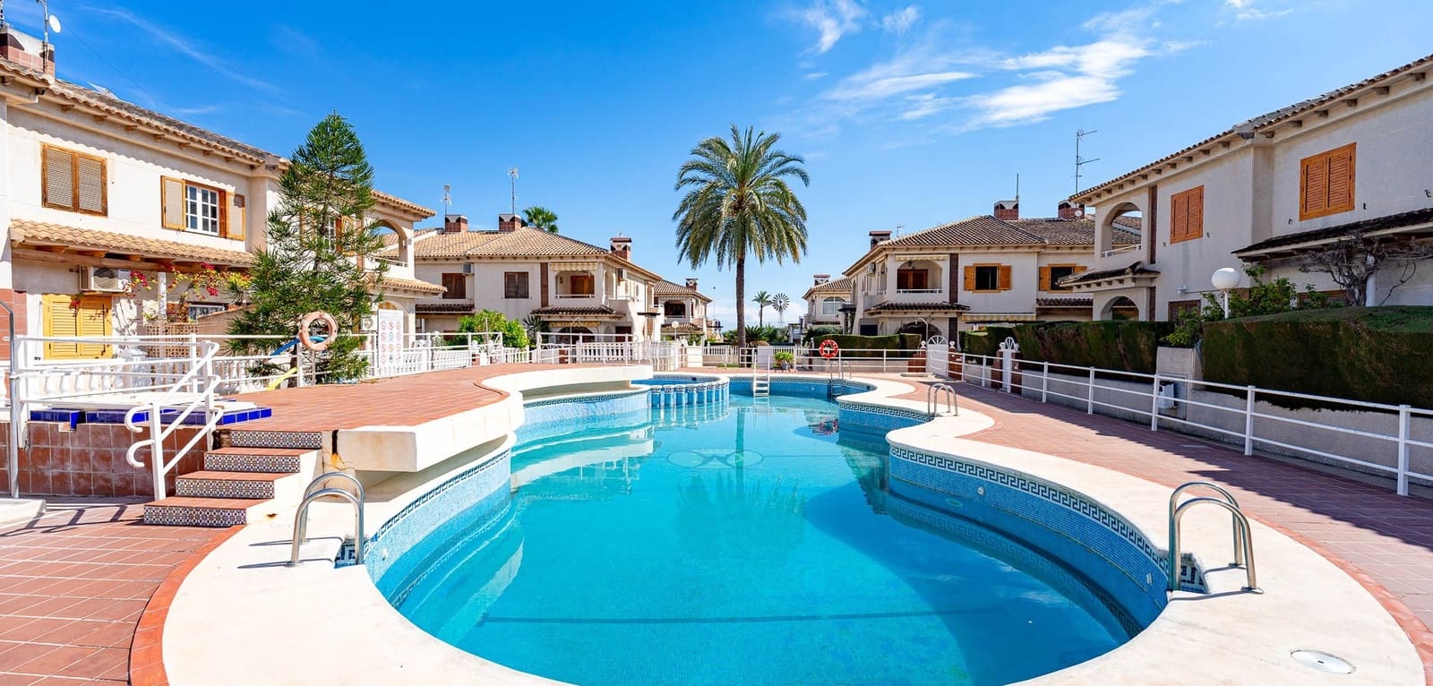 2 soveværelse Lejlighed til salg i Orihuela Costa med swimmingpool - € 165.000 (Ref: 9722674)