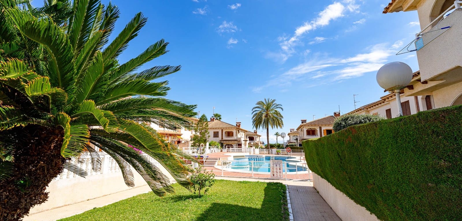 2 soveværelse Lejlighed til salg i Orihuela Costa med swimmingpool - € 165.000 (Ref: 9722674)