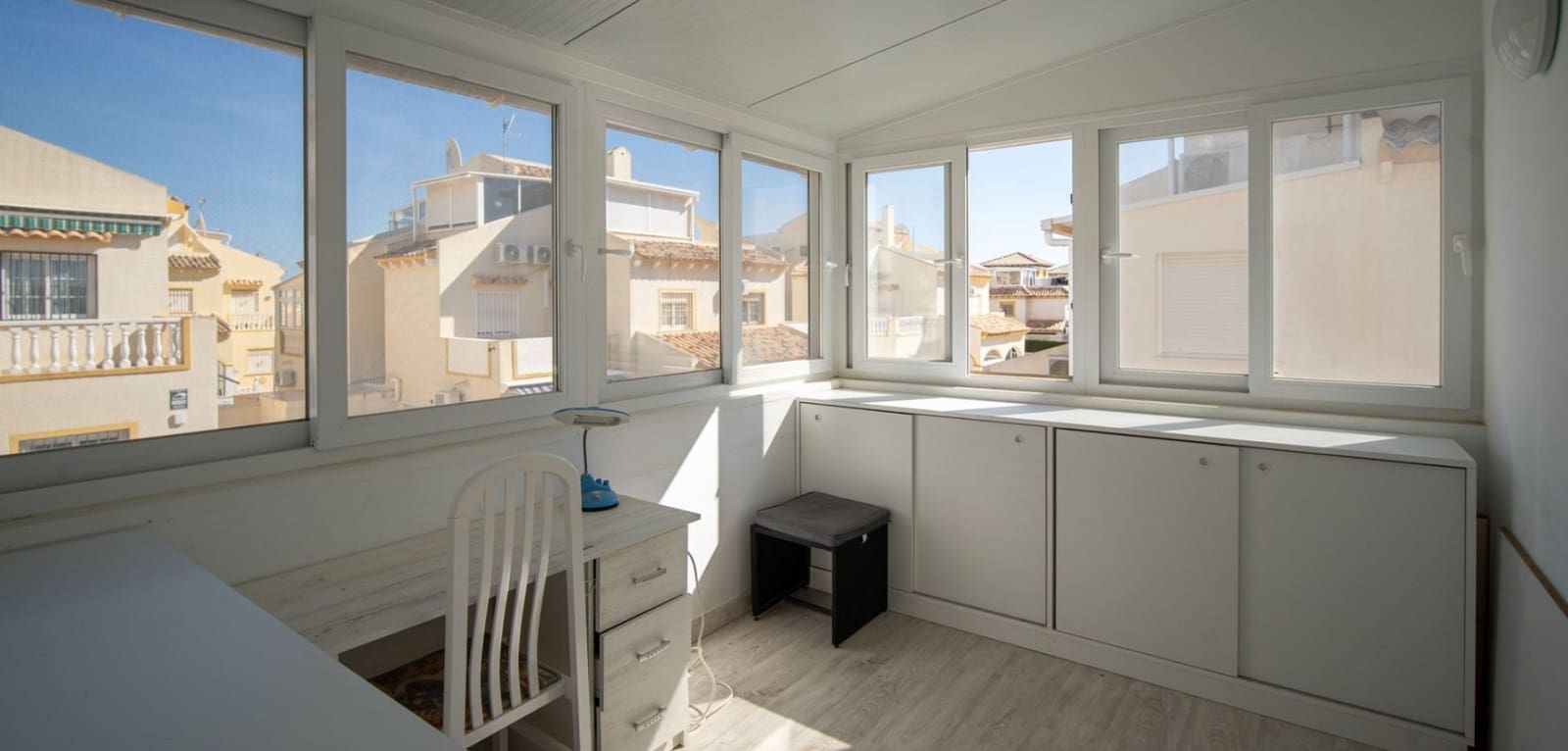 3 Zimmer Haus zu verkaufen in Playa Flamenca mit Pool - 215.000 € (Ref: 9730692)