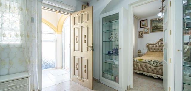 3 slaapkamer Huis te koop in Playa Flamenca, Orihuela met zwembad - € 215.000 (Ref: 9730692)