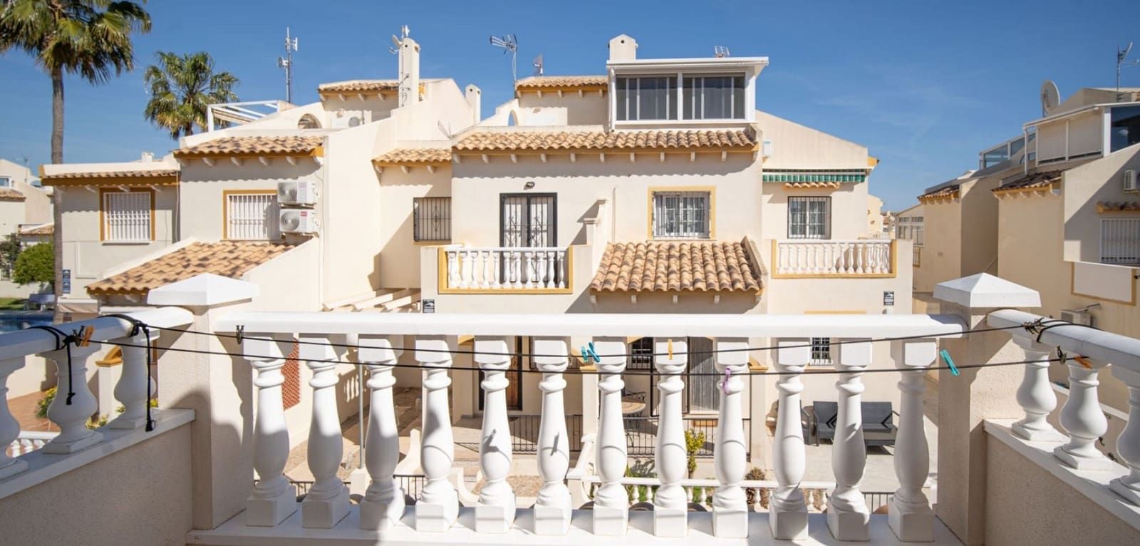 3 Zimmer Haus zu verkaufen in Playa Flamenca mit Pool - 215.000 € (Ref: 9730692)