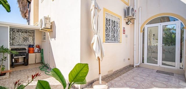 3 slaapkamer Huis te koop in Playa Flamenca, Orihuela met zwembad - € 215.000 (Ref: 9730692)