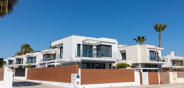 3 soveværelse Villa til salg i Vistabella, Orihuela med swimmingpool - € 419.500 (Ref: 9733408)
