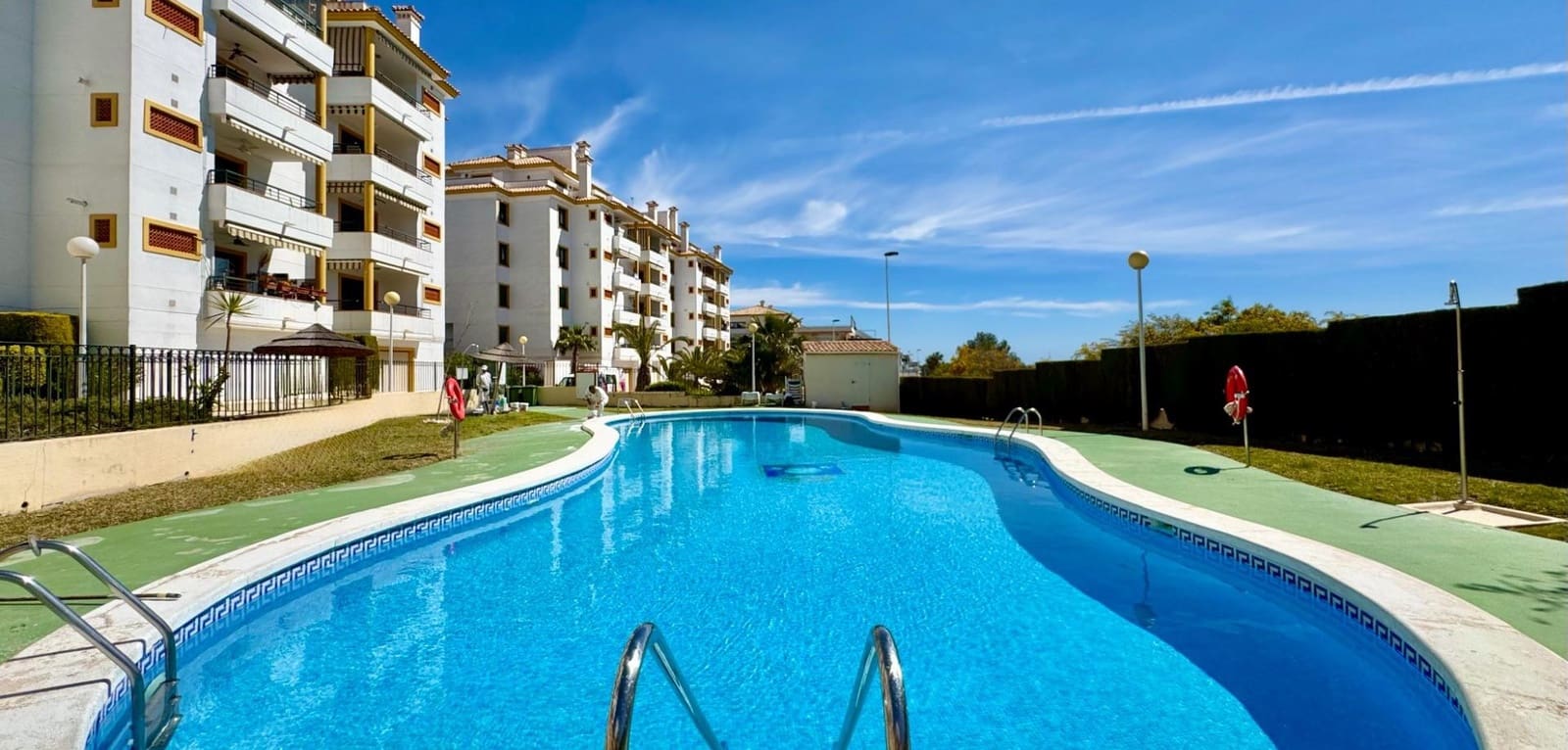 Apartamento de 2 habitaciones en Villamartin en venta con piscina - 195.000 € (Ref: 9740095)