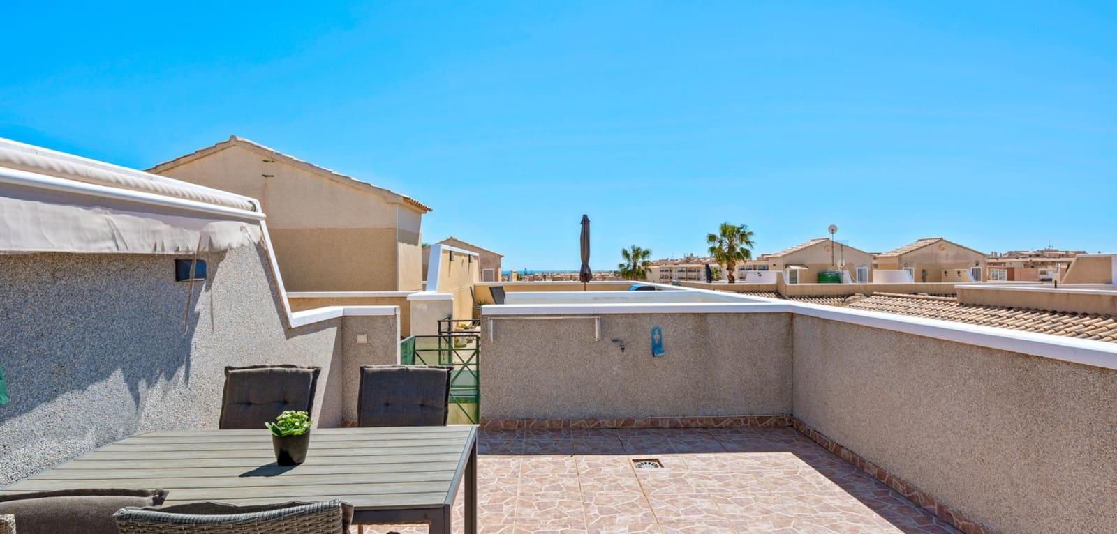 2 makuuhuone Bungalow myytävänä paikassa Playa Flamenca mukana uima-altaan - 169 000 € (Ref: 9748228)