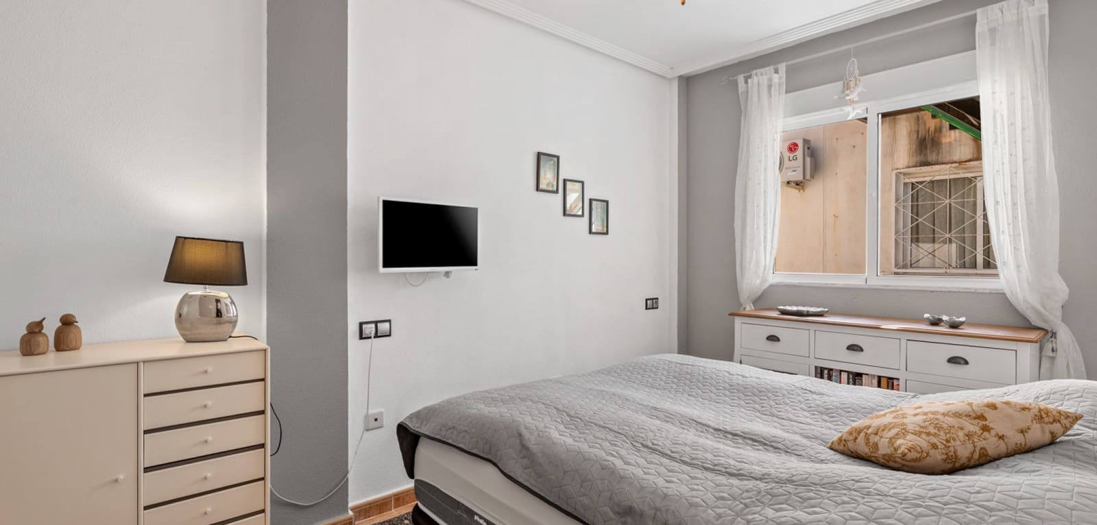 2 makuuhuone Bungalow myytävänä paikassa Playa Flamenca mukana uima-altaan - 169 000 € (Ref: 9748228)