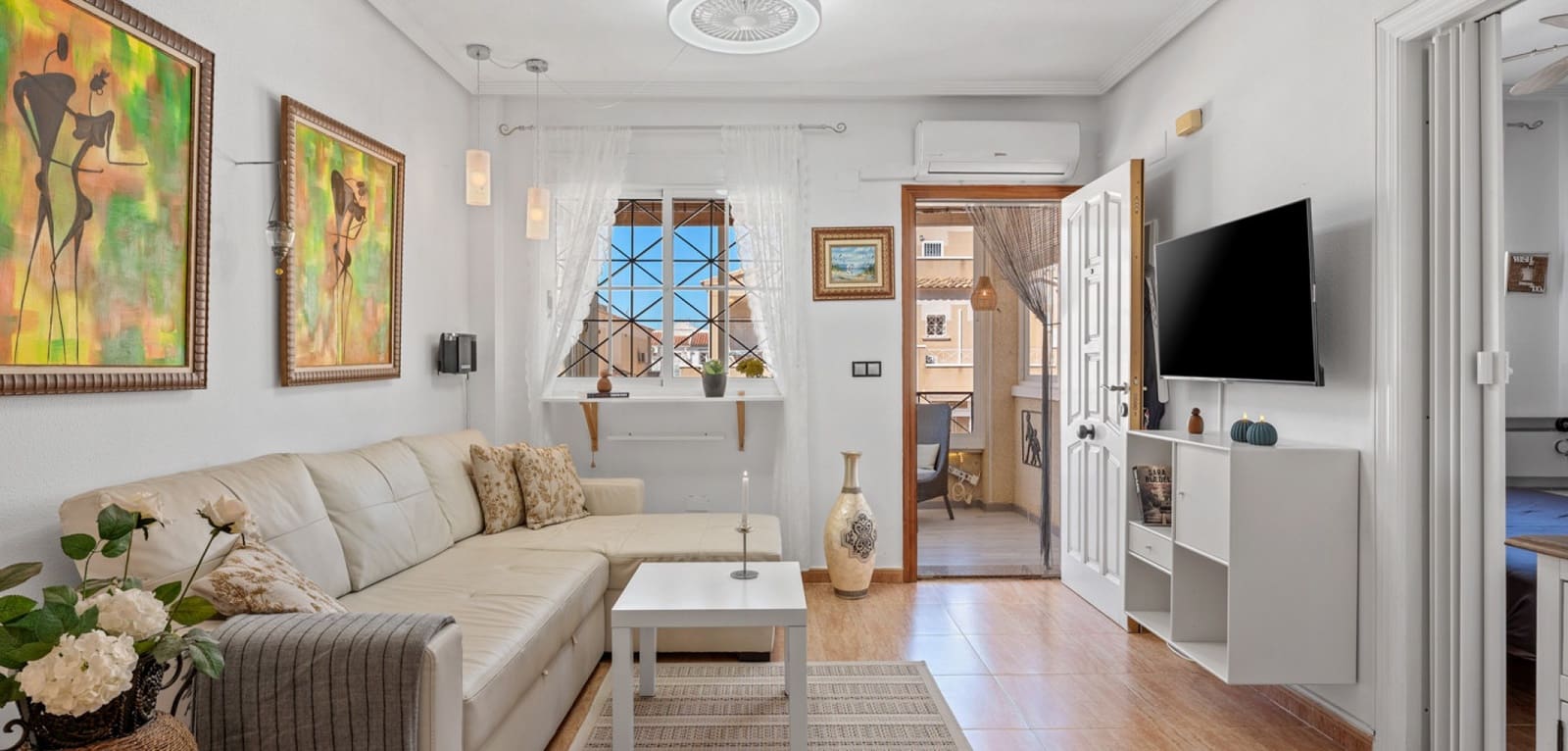 2 makuuhuone Bungalow myytävänä paikassa Playa Flamenca mukana uima-altaan - 169 000 € (Ref: 9748228)